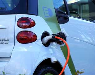 Az elektromos autó Elektromos autó, elektromotor, alternatív üzemanyag